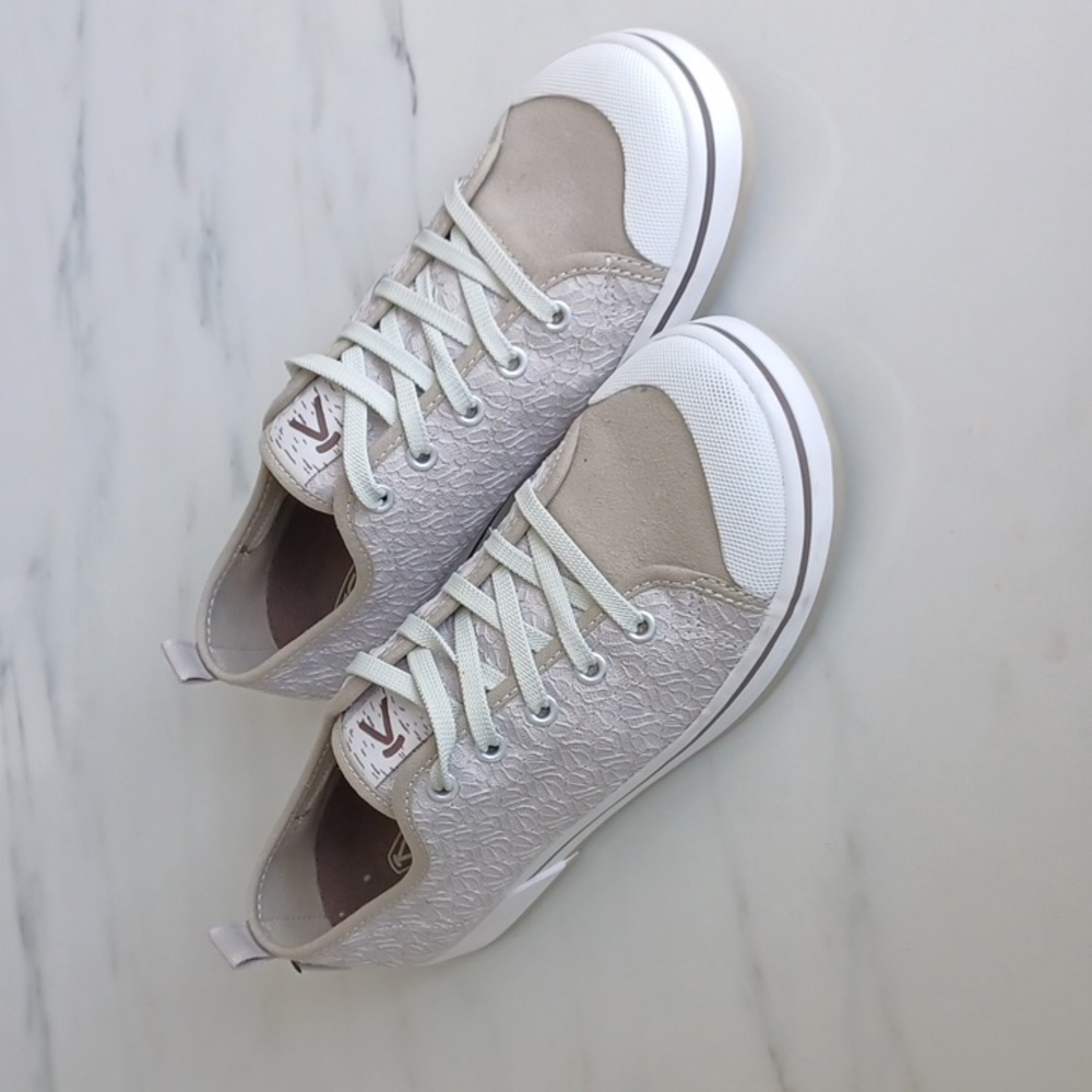 Keen Women's lace shoes Size 8.5